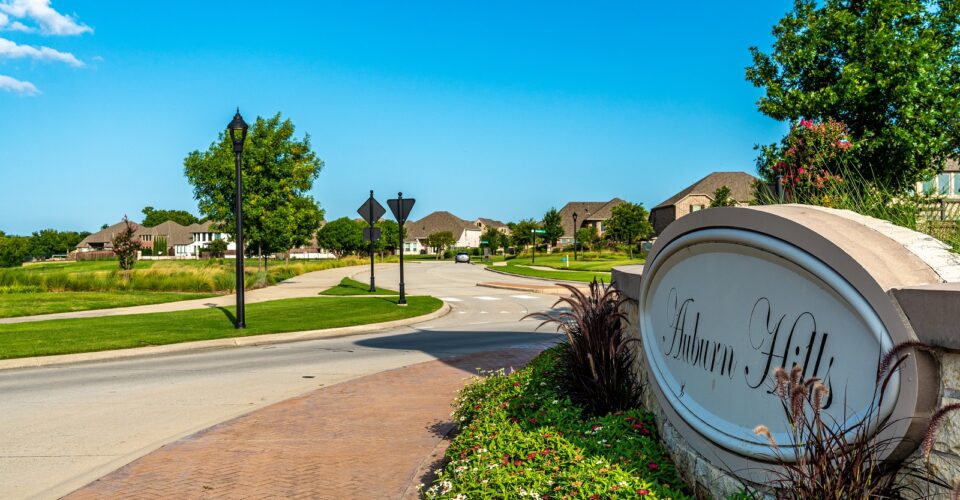 Auburn hills trail with monument sign of auburn hills neighborhood