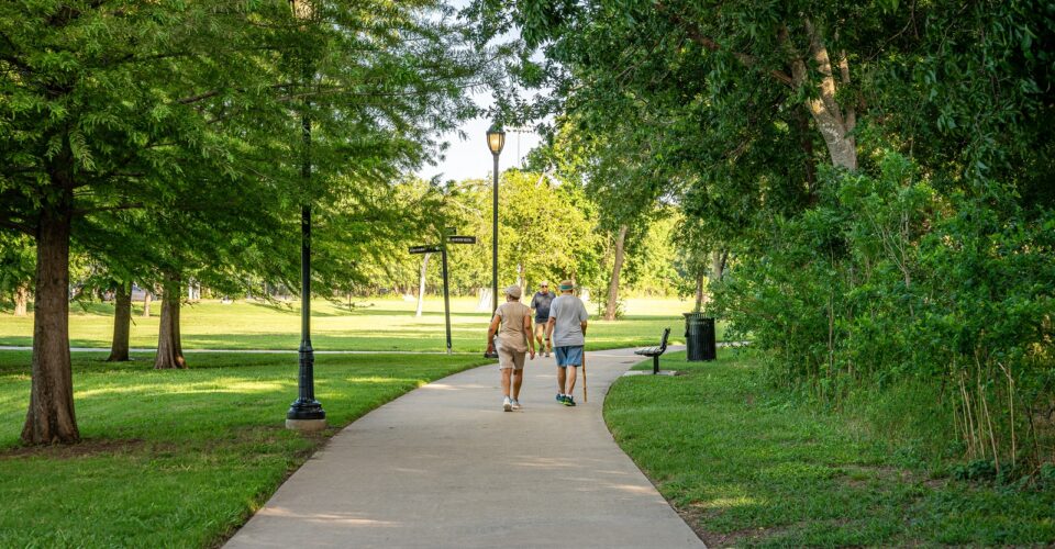 Bonnie Wenk outer loop trail with trees on both sides of the trail along with people walking.